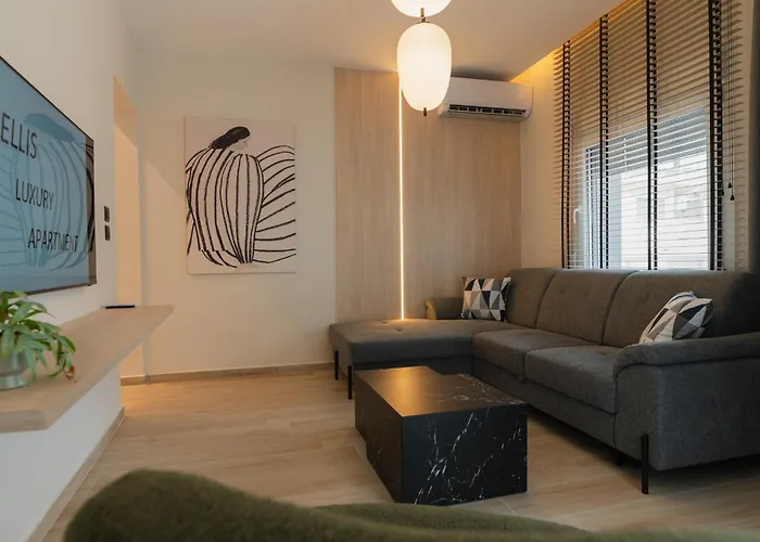 Ellis Luxury Apartment