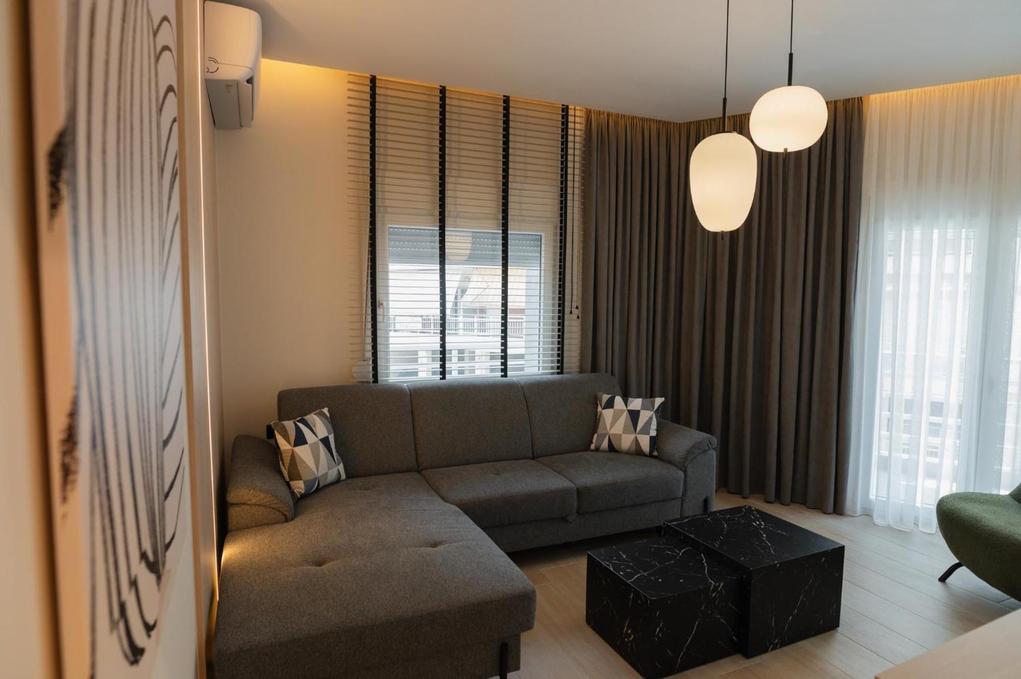 Ellis Luxury